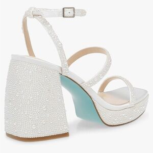 Betsey Johnson Women's Denni Heeled Sandal color:Pearl
